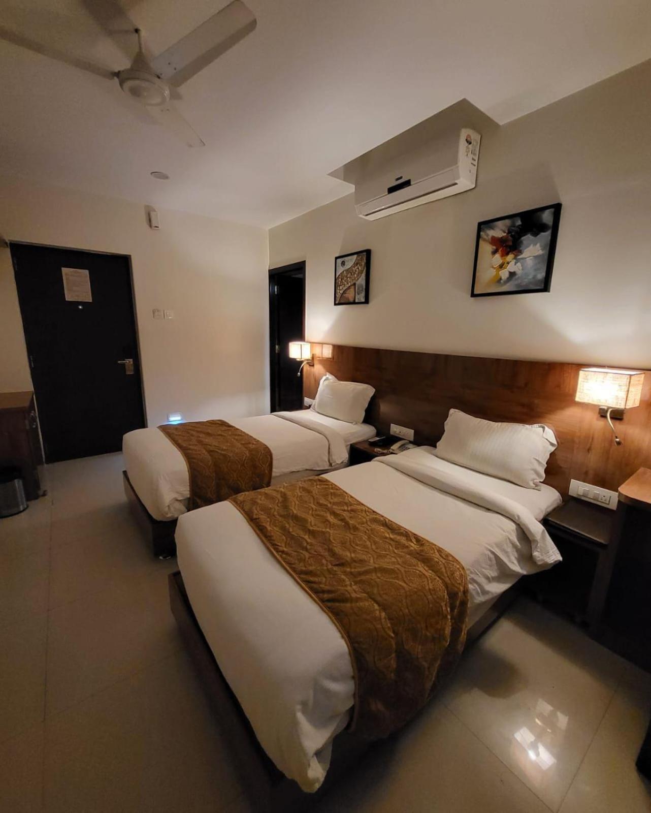 Hotel Sai Jashan Shirdi - Where Blessings & Comfort Meet Exterior photo