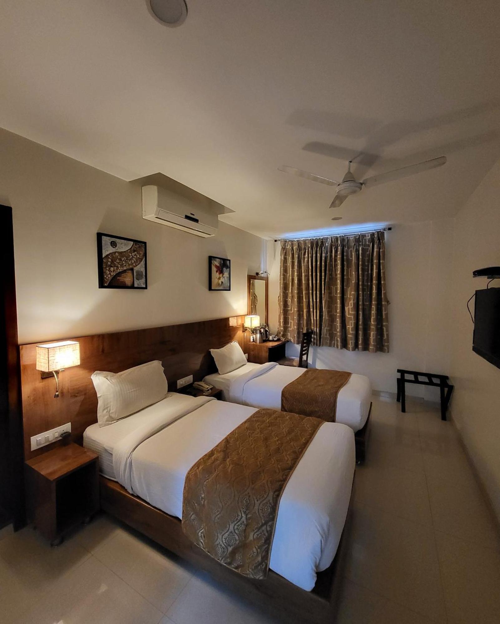 Hotel Sai Jashan Shirdi - Where Blessings & Comfort Meet Exterior photo